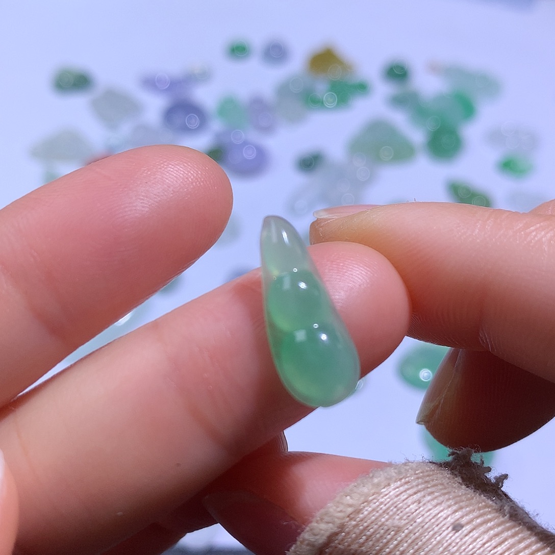 翡翠颈饰未镶嵌豆