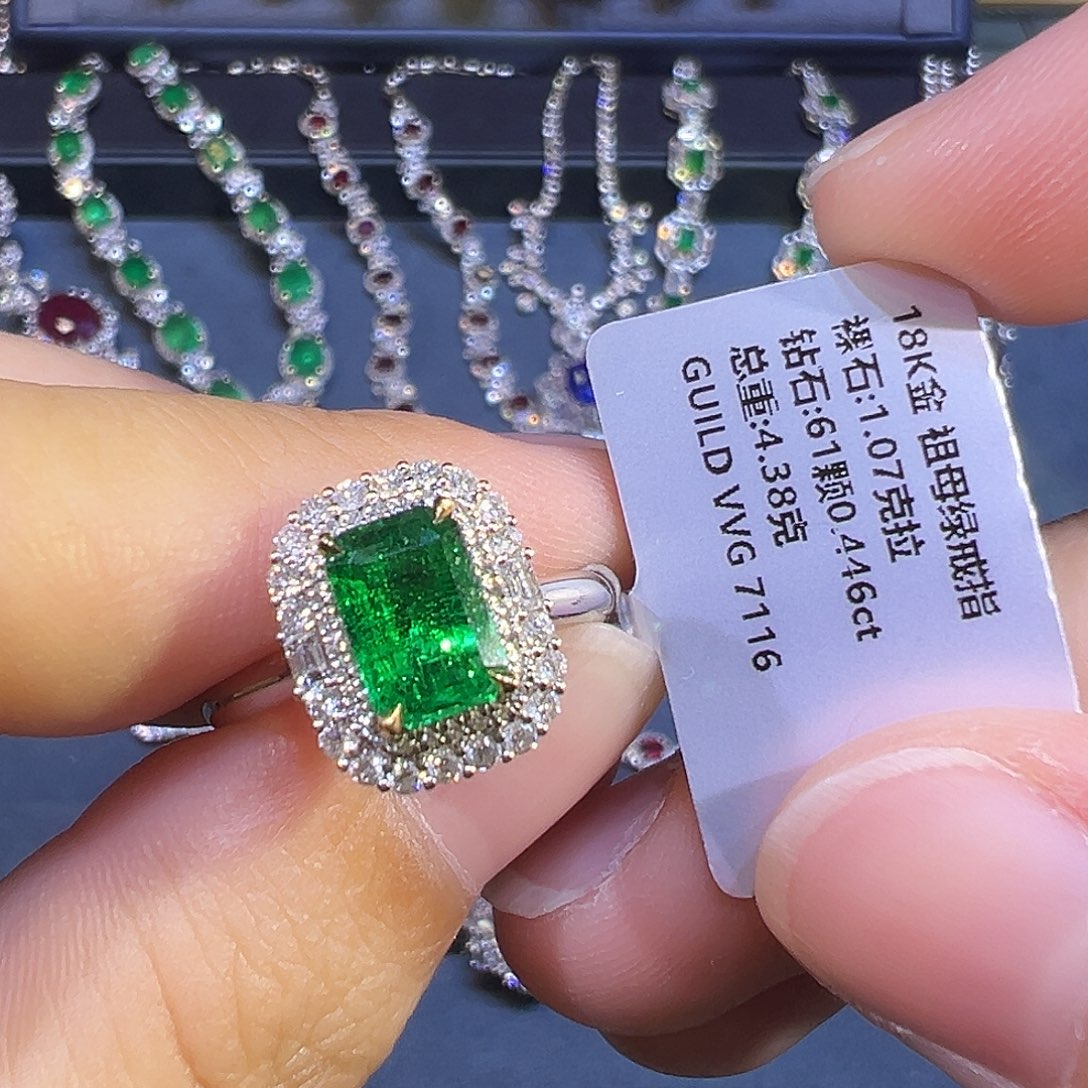 戒指18K金镶嵌祖母绿