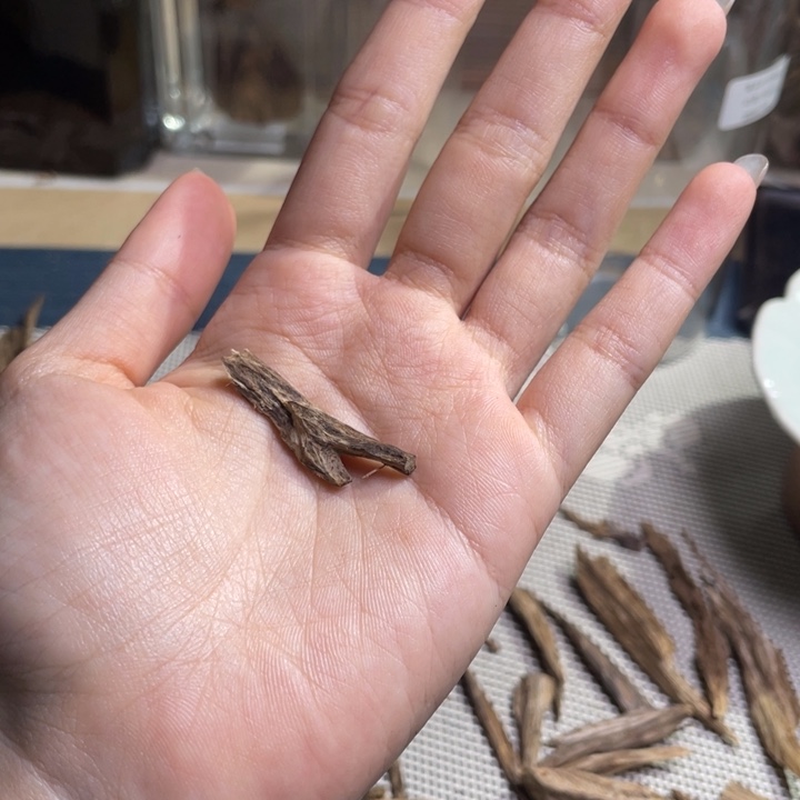 桃***茜沉香海南大山根部奇楠0.3克重福利