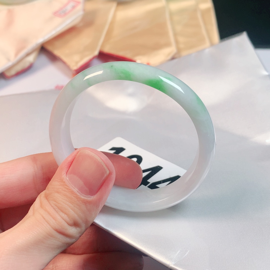 翡翠手镯未镶嵌翡翠手镯1044