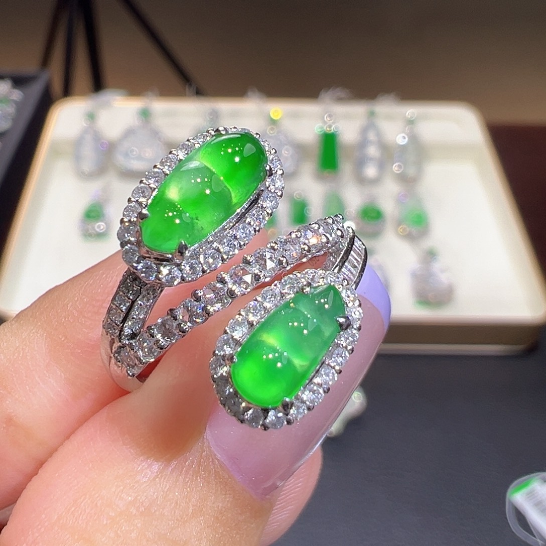 翡翠18K金镶嵌戒指翡翠