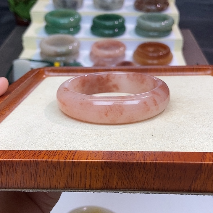 石英质玉手镯未镶嵌