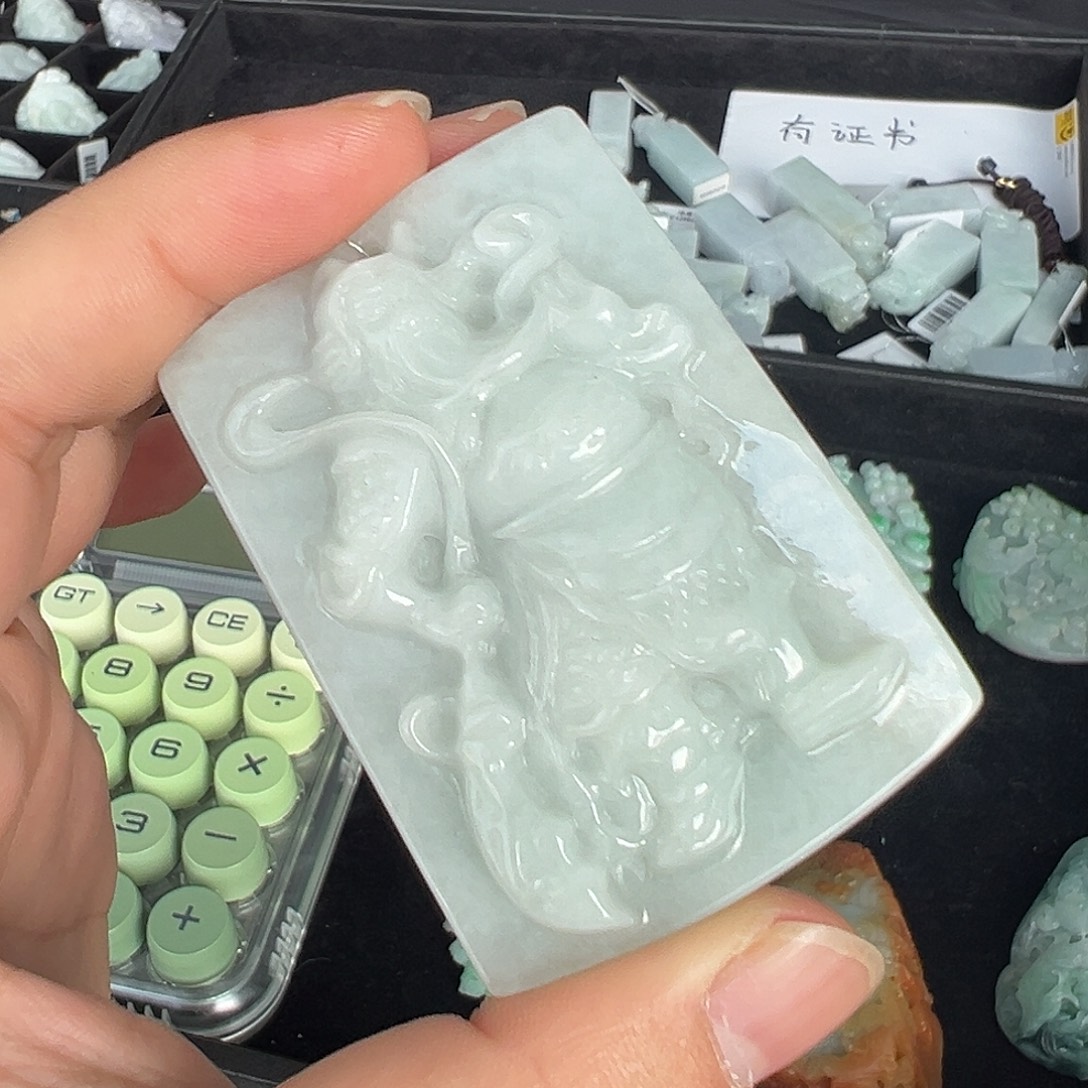 翡翠未镶嵌颈饰二爷