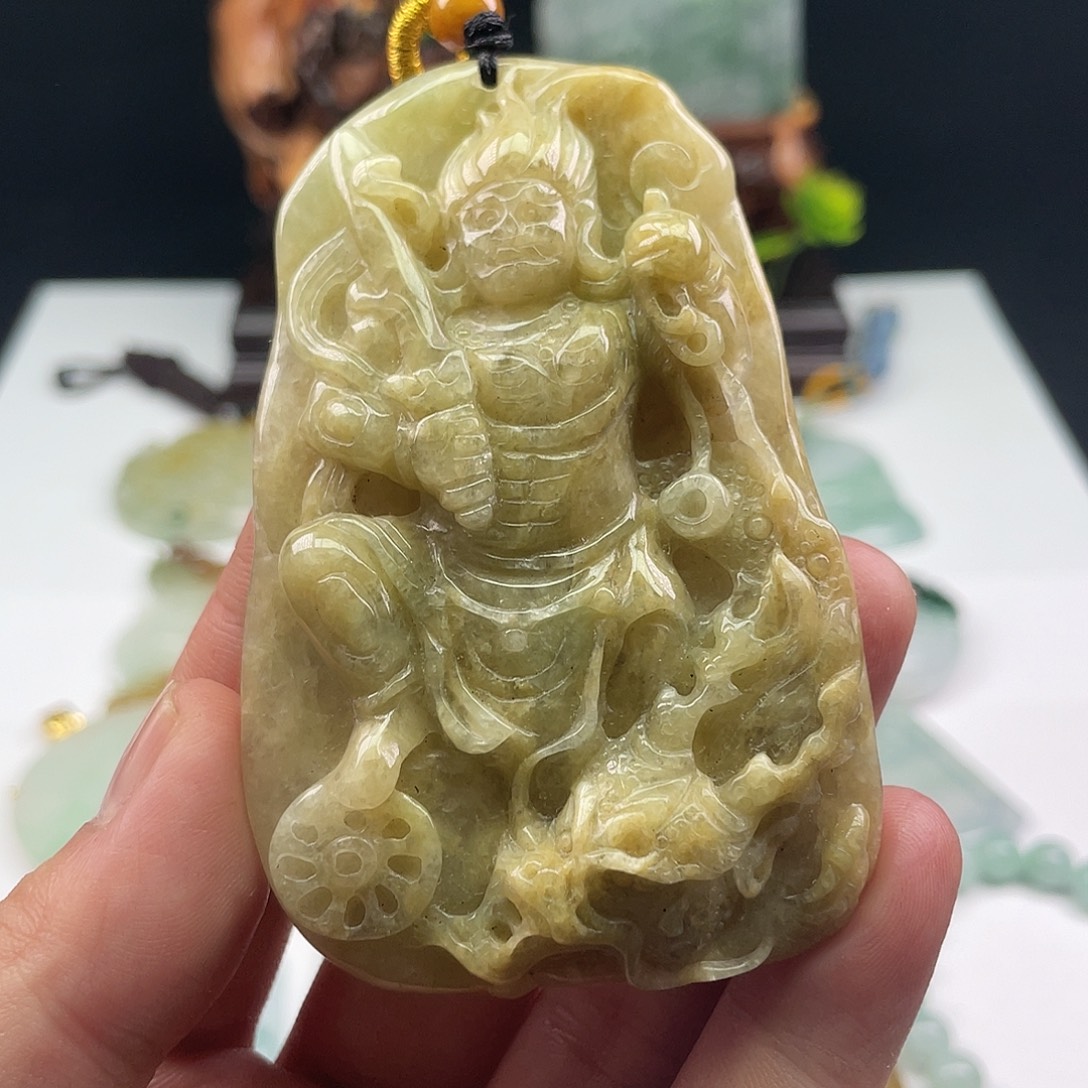 翡翠未镶嵌颈饰不动明王