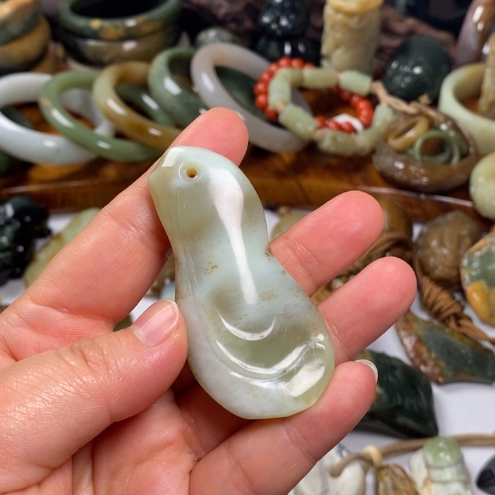 未***师和田玉（糖玉）未镶嵌颈饰