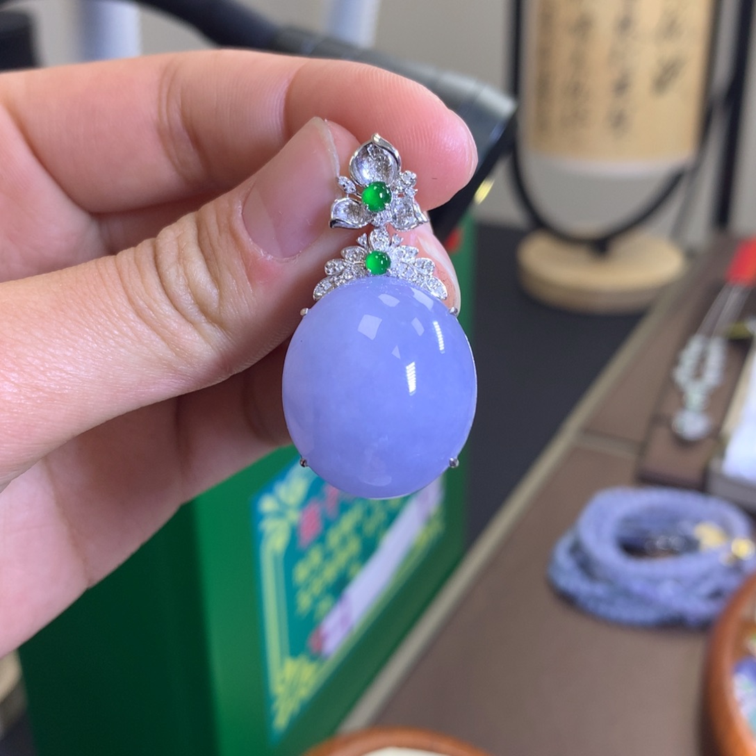 翡翠颈饰18K金镶嵌翡翠