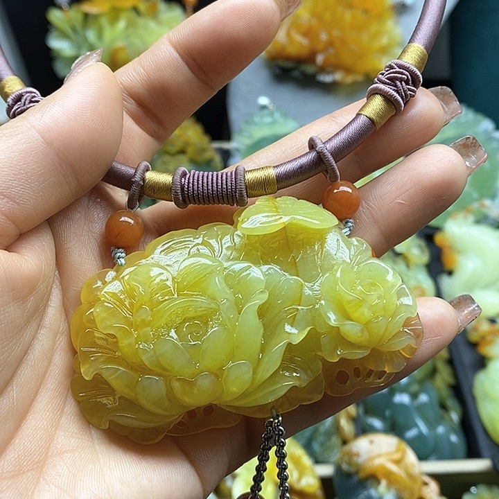 蛇纹石玉挂件未镶嵌