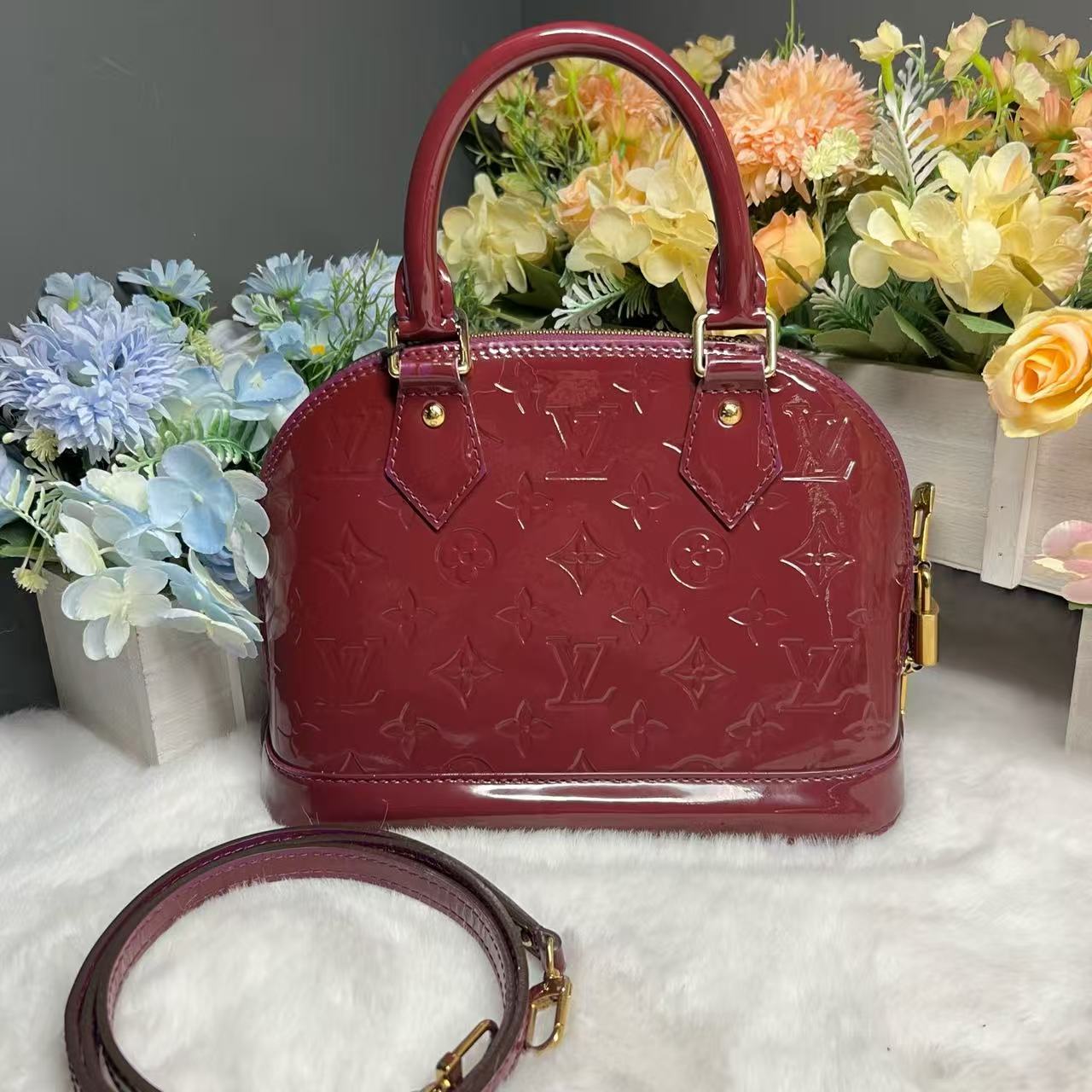 95新 LouisVuitton/路易威登 漆皮贝壳包 单肩斜挎-80111