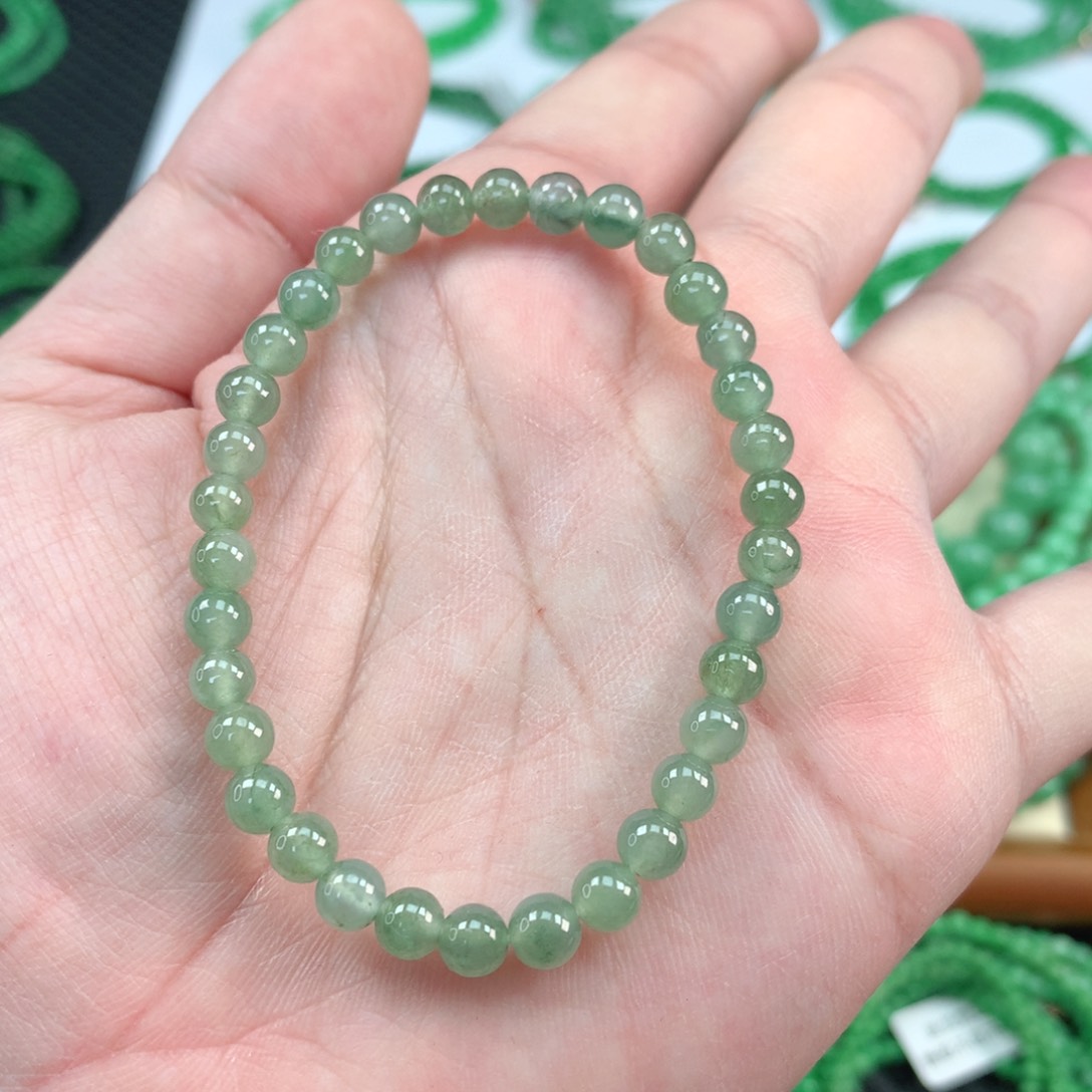 翡翠手链未镶嵌翡翠