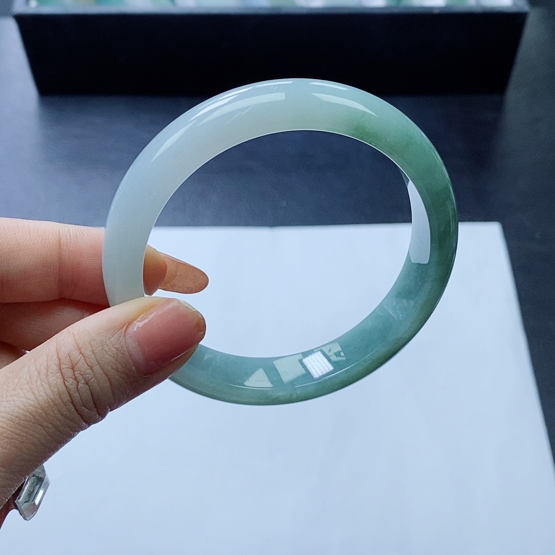 翡翠手镯未镶嵌59.7圈口