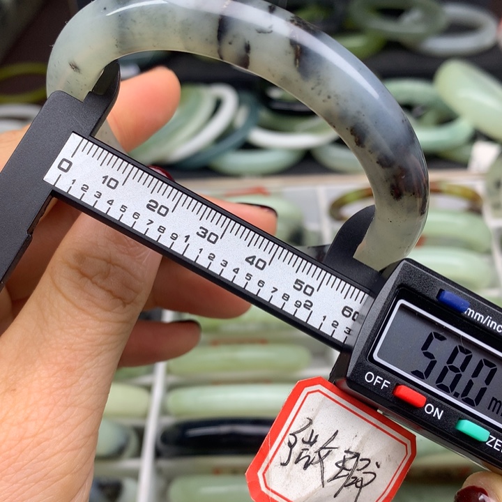 蛇纹石玉未镶嵌手镯386