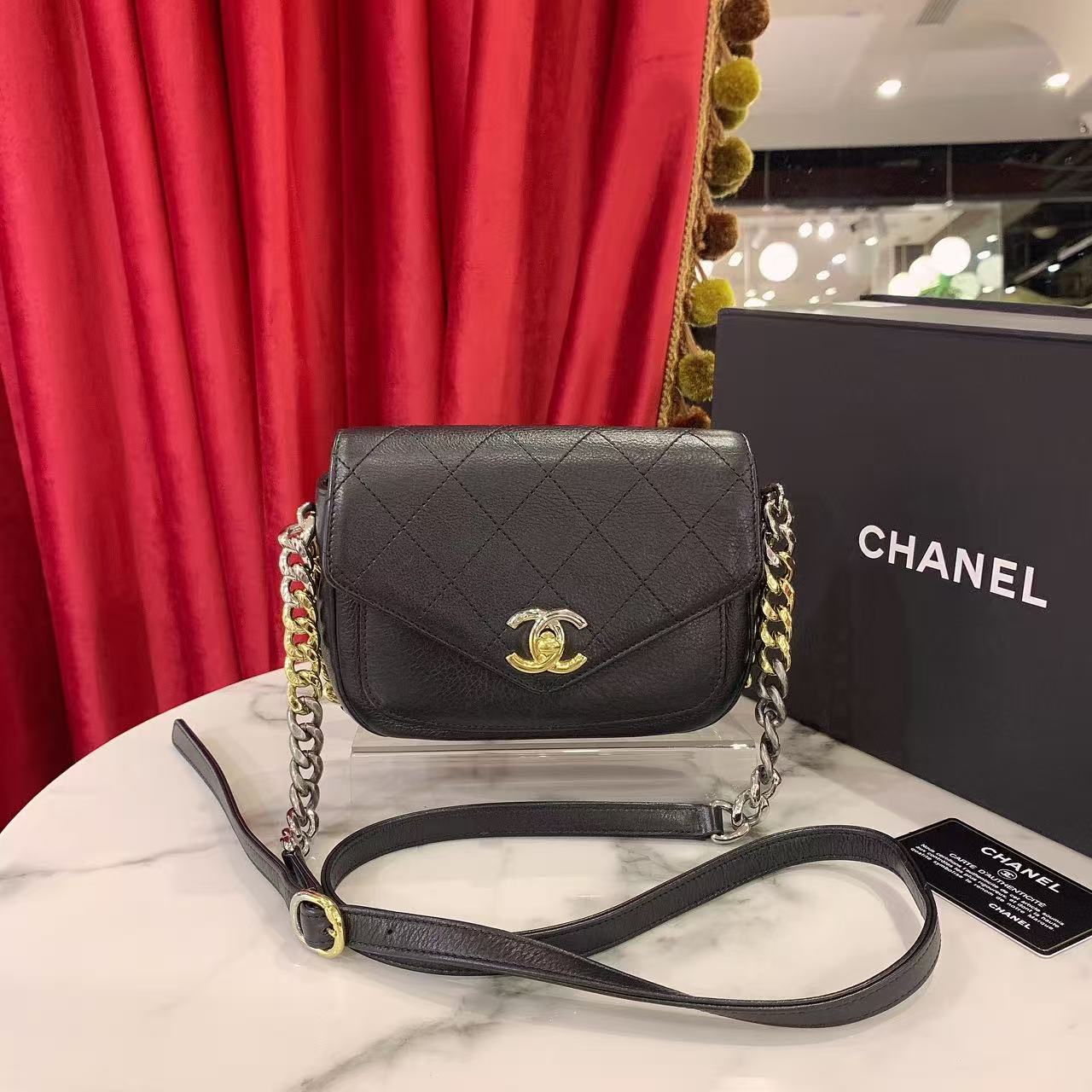 95新 Chanel/香奈儿  香奈儿古巴邮差包黑色鸳鸯扣牛皮/29368469
