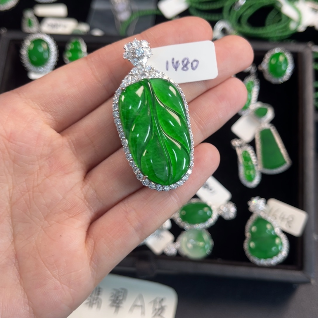 翡翠银S925镶嵌戒指叶子吊坠