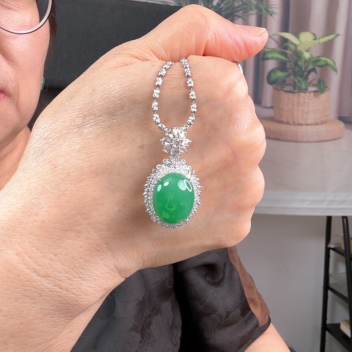 翡翠颈饰18K金镶嵌吊坠