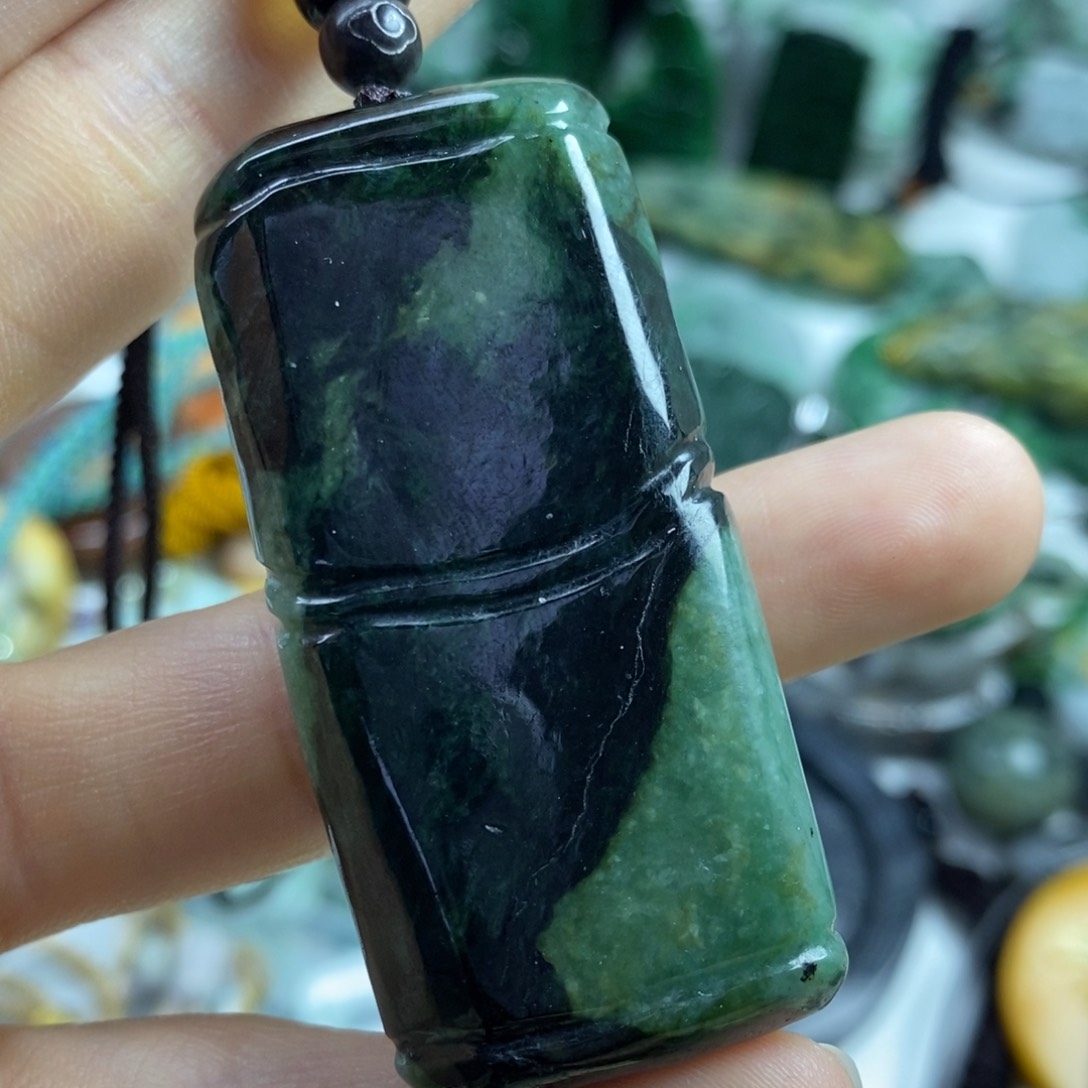 翡翠颈饰未镶嵌吊坠