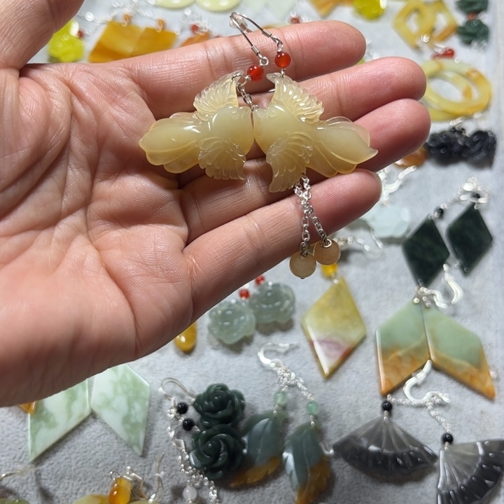 蛇纹石玉合金耳饰