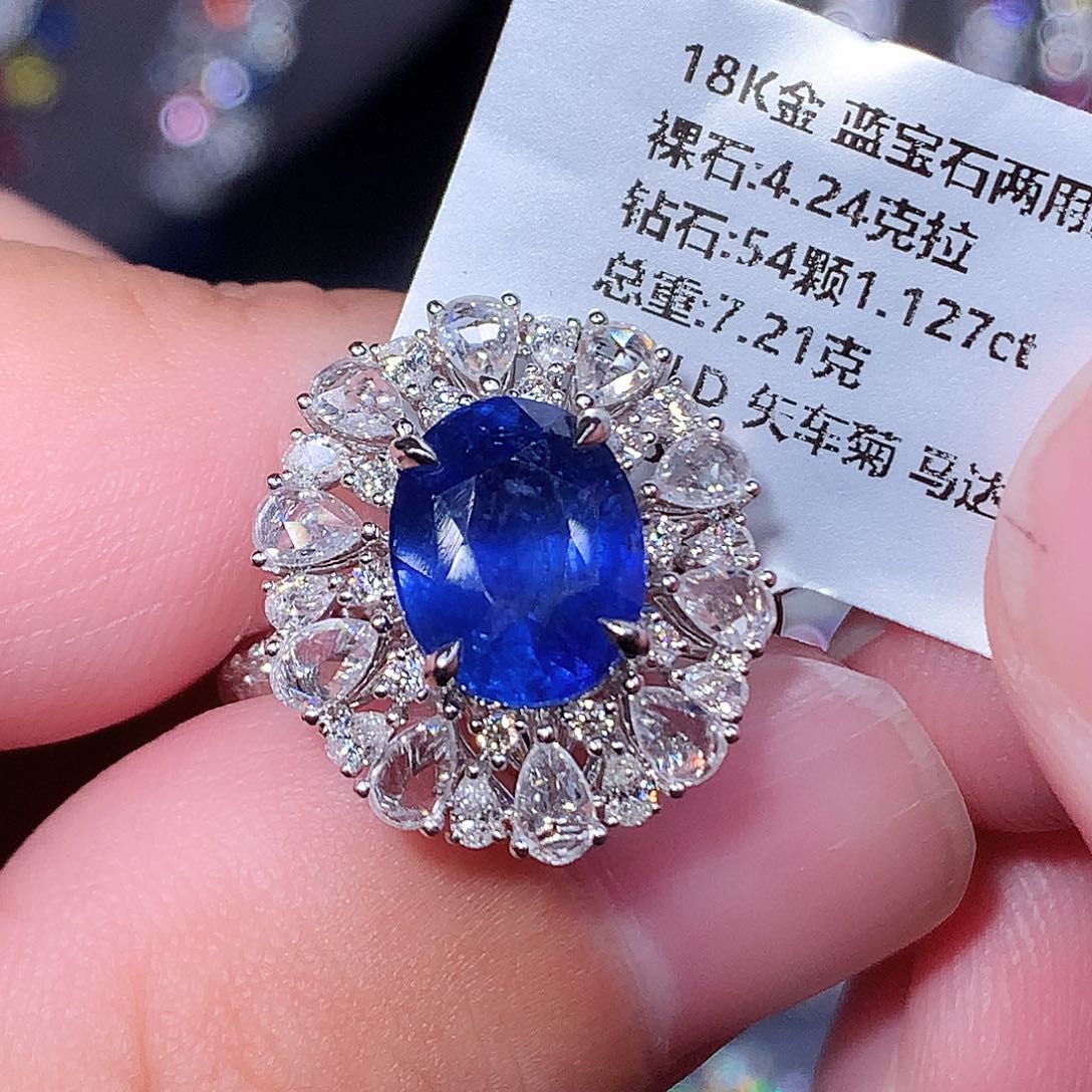 18K金镶嵌蓝宝石戒指