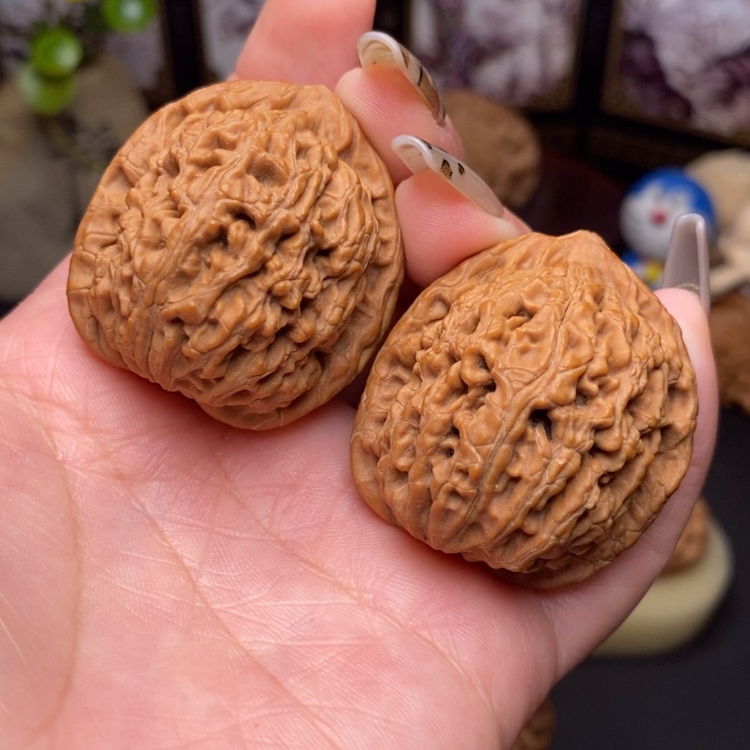 文玩核桃把件原桩水龙纹36