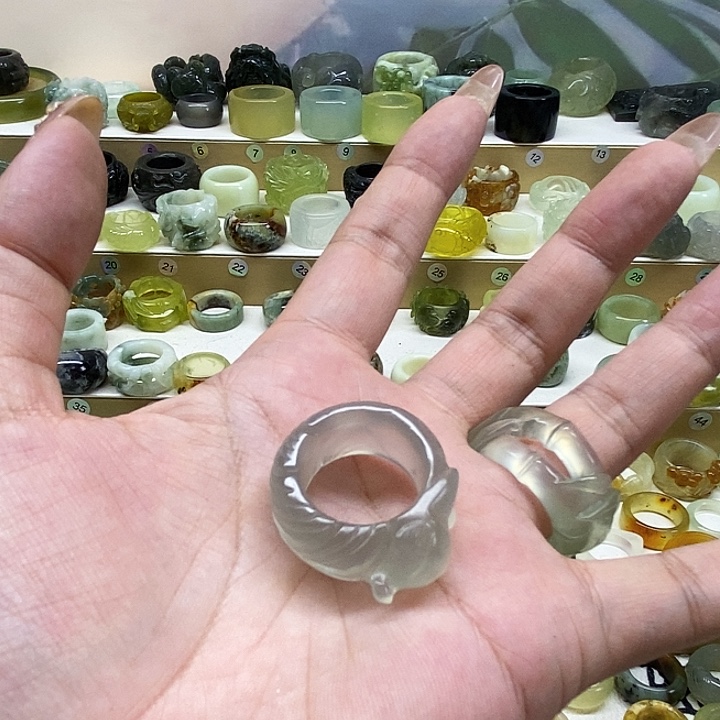 阿***东岫玉未镶嵌天然玉石戒指