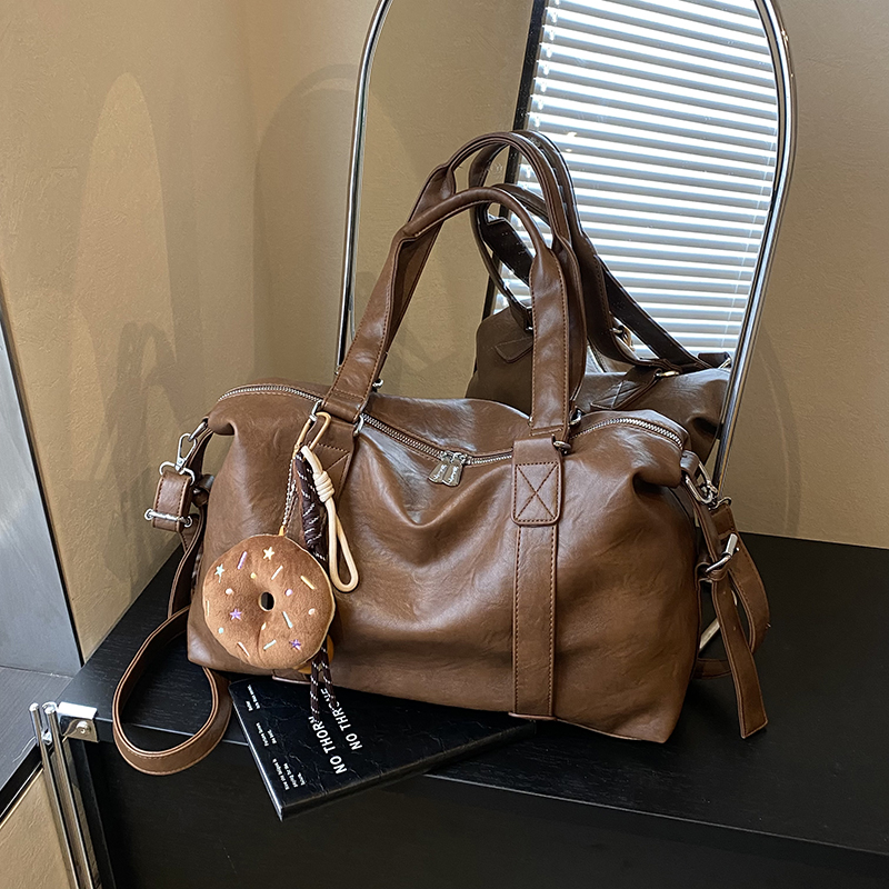 2025秋季新款大容量斜挎包爆通勤休闲时髦高颜值手提包小众托特包