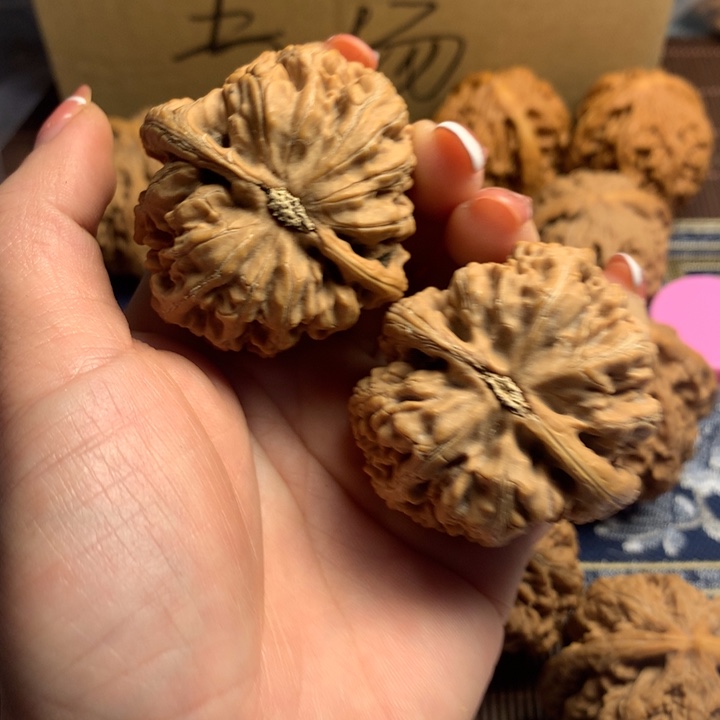 吊坠文玩核桃阿**对粗筋