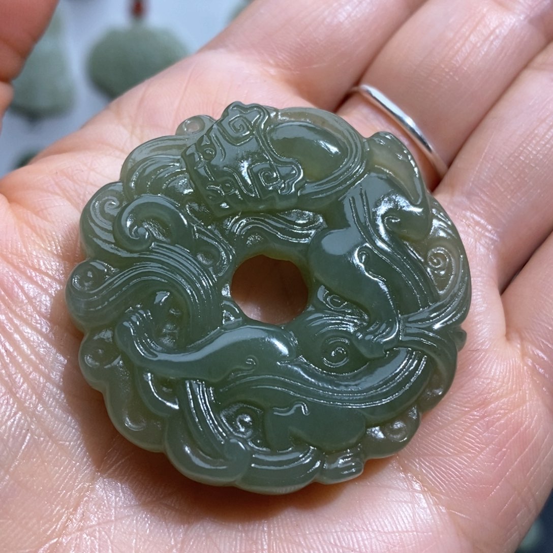 和田玉颈饰未镶嵌龙扣