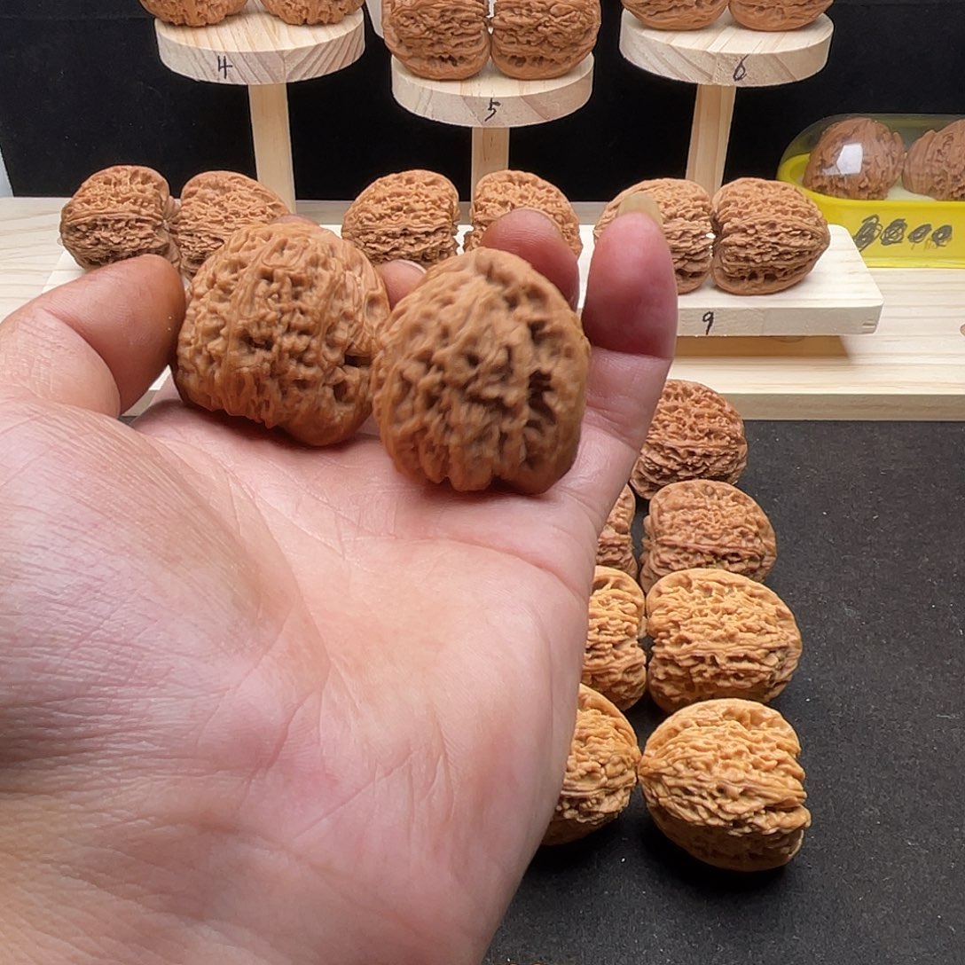 羊***家文玩核桃吊坠南疆