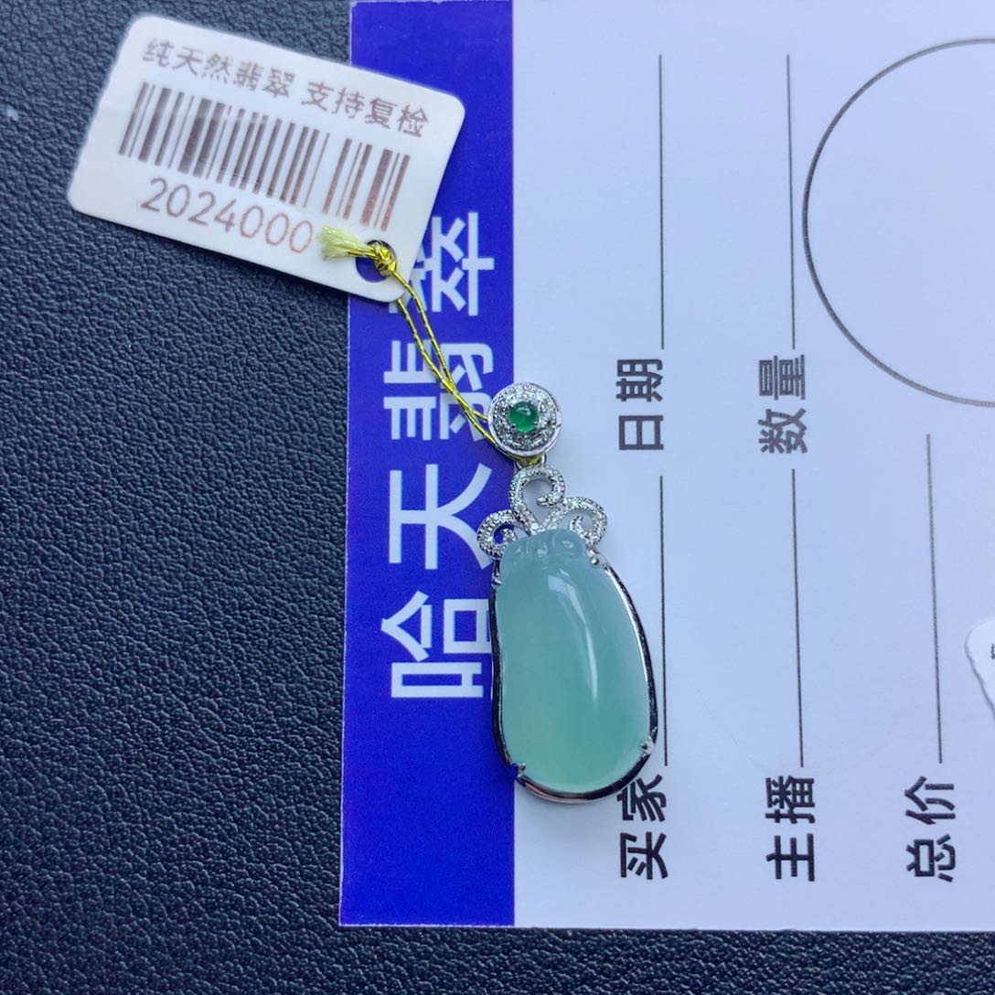 翡翠颈饰未镶嵌李**！福瓜