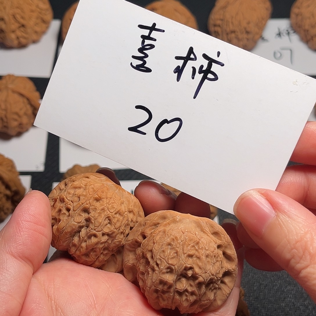 文玩核桃吊坠血麒麟41尺20号