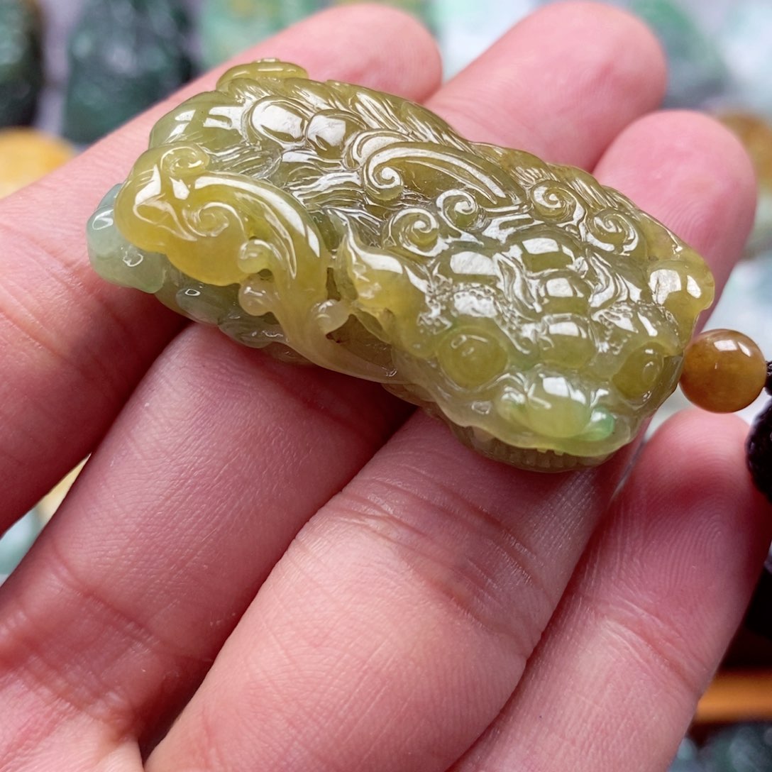 翡翠颈饰未镶嵌翡翠