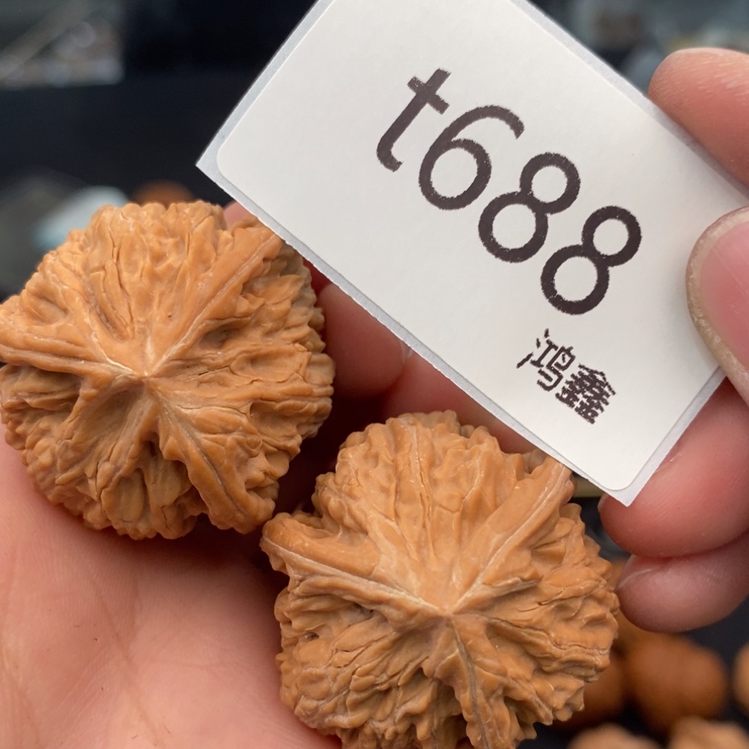 文玩核桃把件y****y37玉龙奔