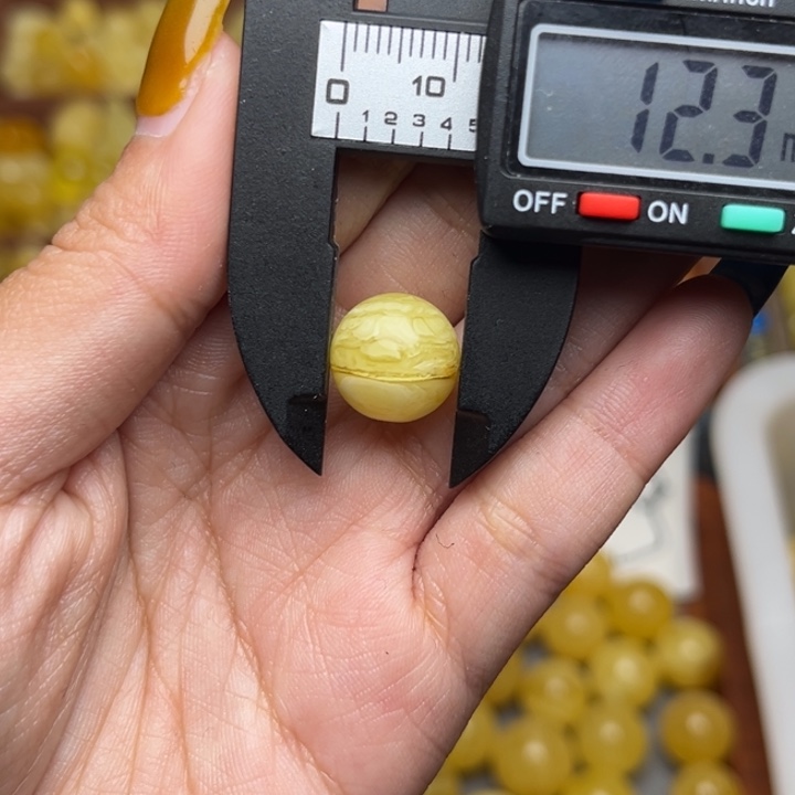 讨***厌蜜蜡未镶嵌珠宝奇石瑕疵放漏