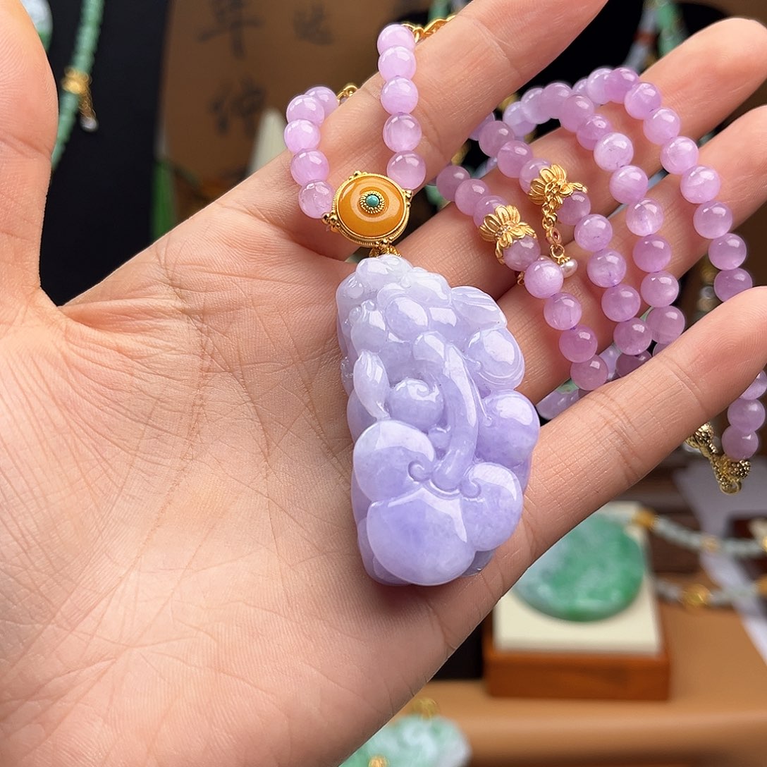 L***M翡翠未镶嵌颈饰天然翡翠