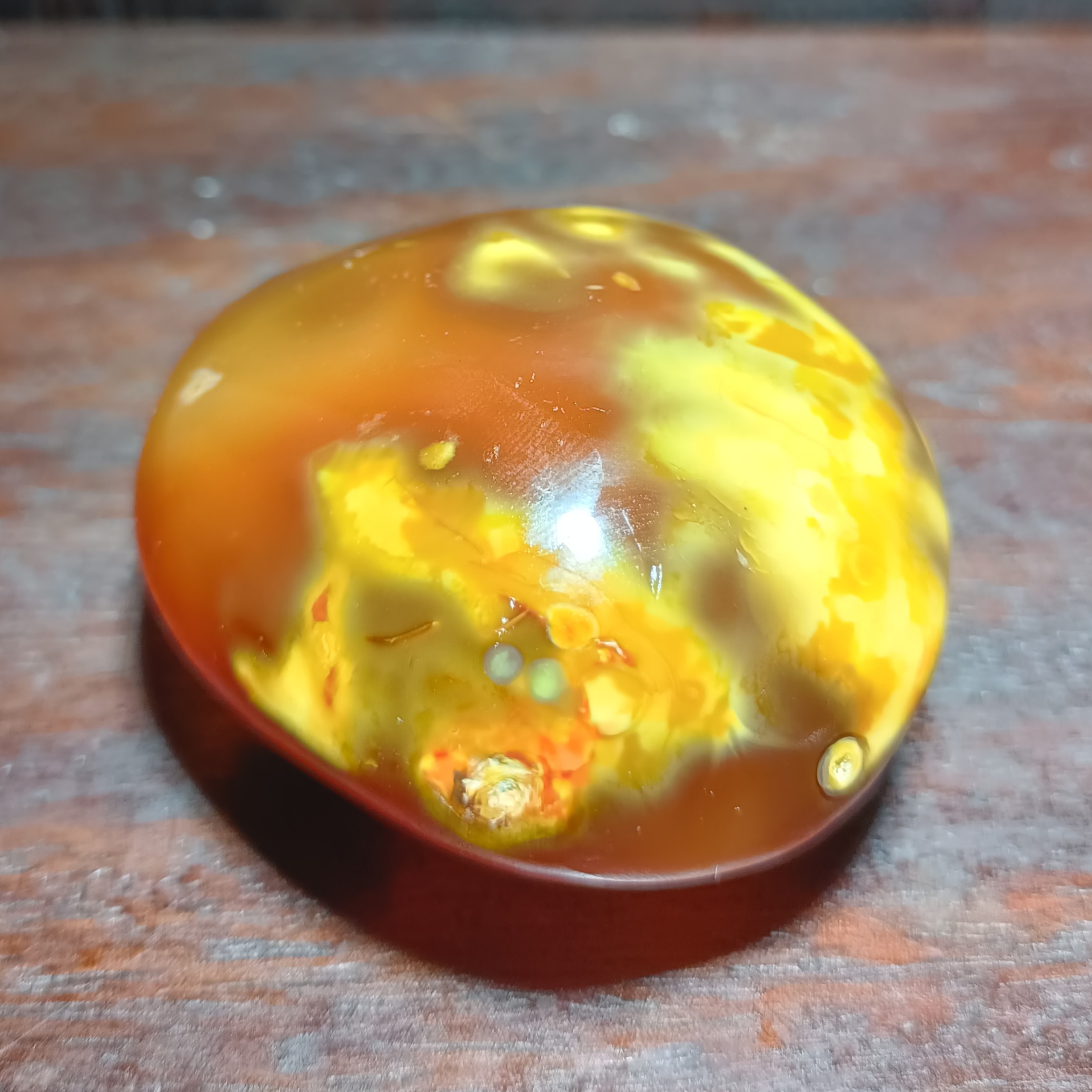 玛瑙抛光原石，尺寸5.7✘5.0公分。产地马达加斯加。