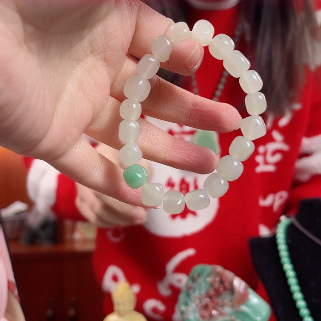 密玉（石英质玉）颈饰未镶嵌