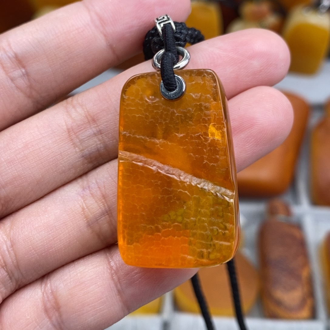 琥珀吊坠(赠链)未镶嵌