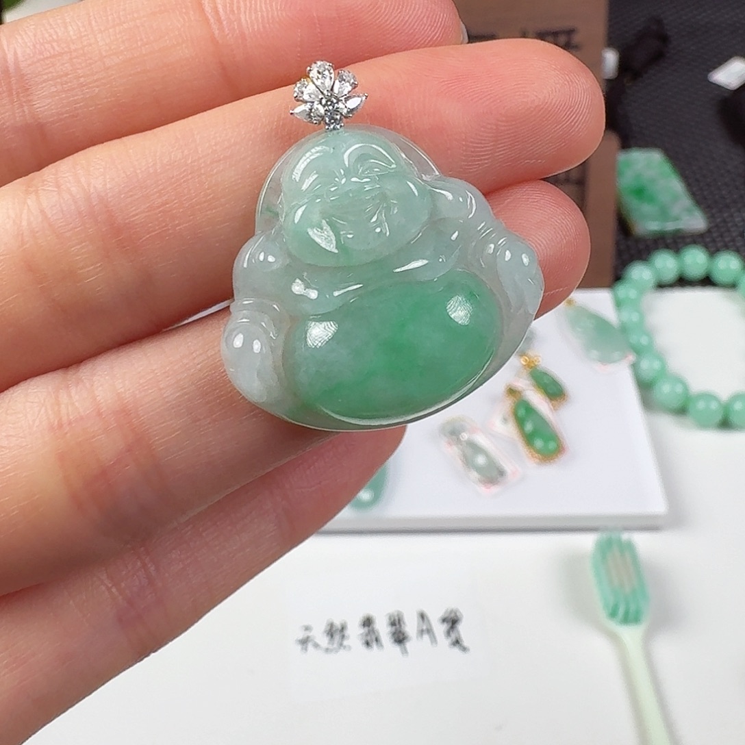 翡翠18K金镶嵌颈饰