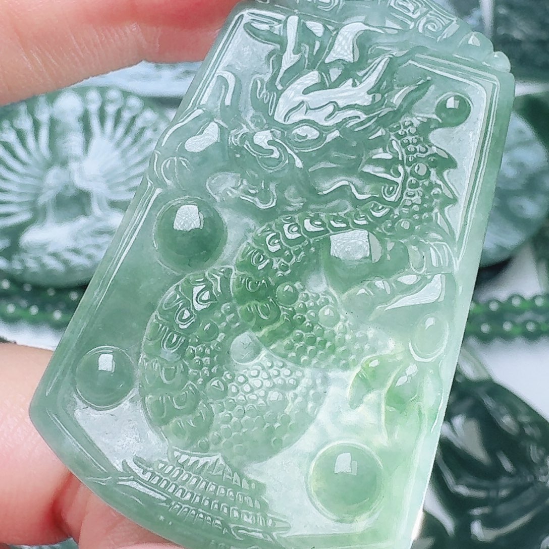 翡翠未镶嵌颈饰天然的A货翡翠多样性发其一 