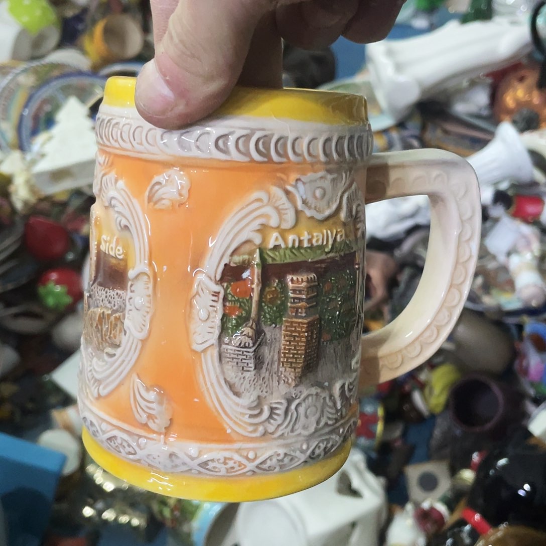 摆件  磕碰。 封釉。        