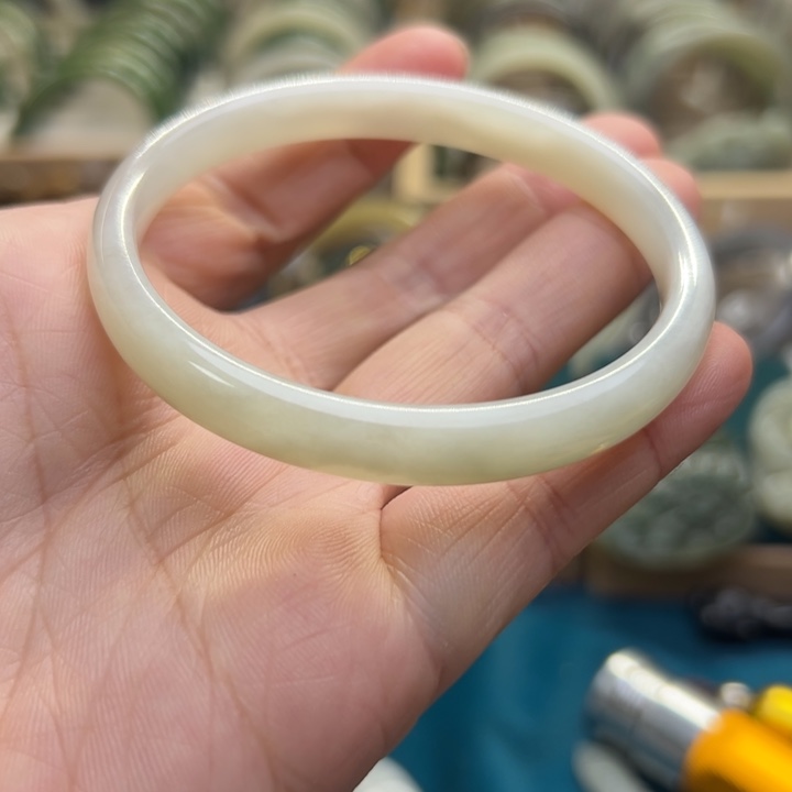 和田玉手镯未镶嵌59.9圈围52221