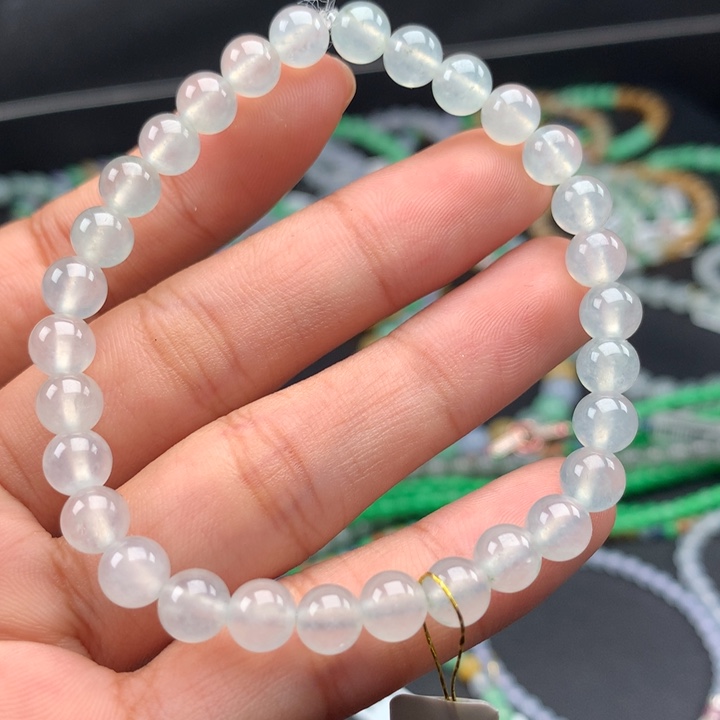 翡翠手镯未镶嵌卡