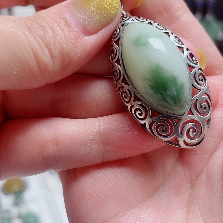 银S925镶嵌透闪石-蛇纹石玉颈饰