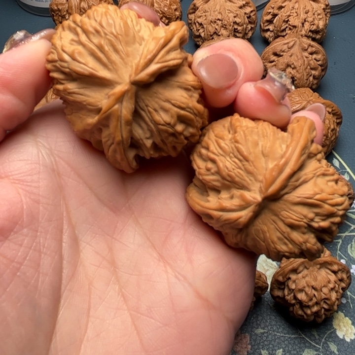 文玩核桃把件42白狮子异型全品