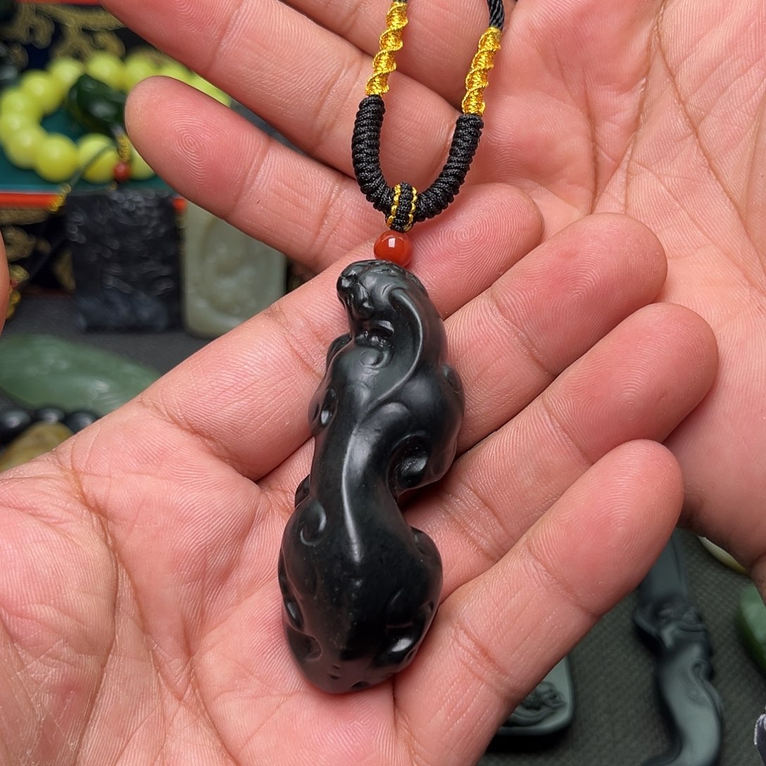 和田玉颈饰未镶嵌