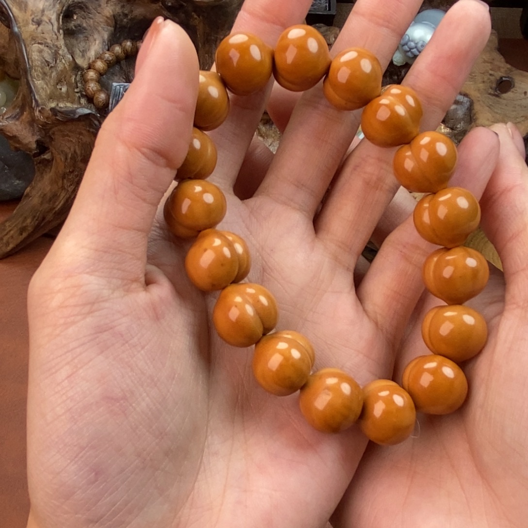 L***y和田玉未镶嵌颈饰