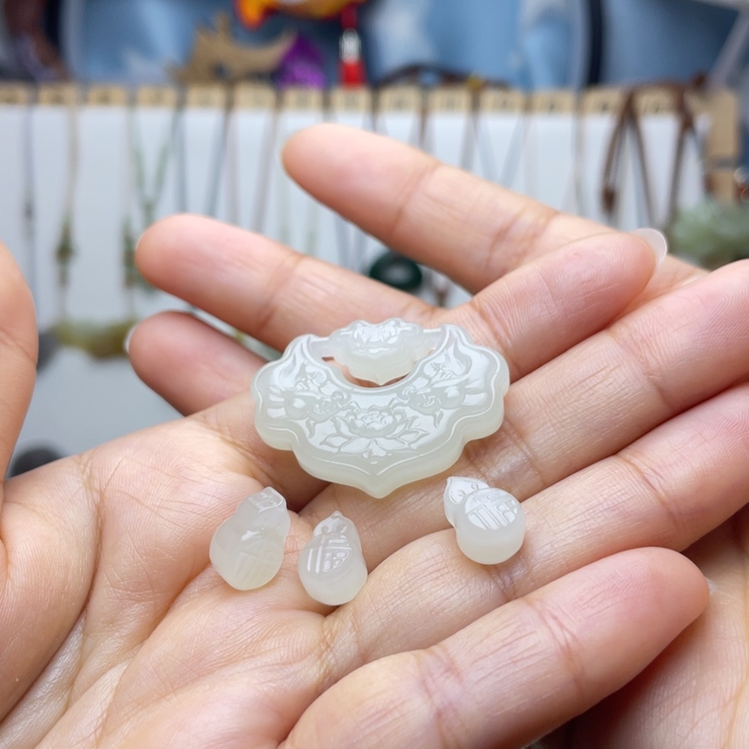 豌***豆和田玉未镶嵌吊坠(不含链)