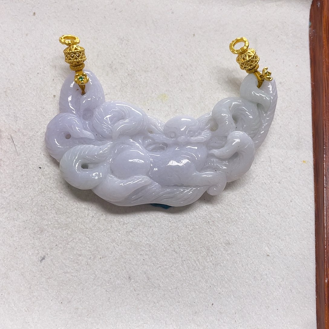 翡翠未镶嵌颈饰债已还