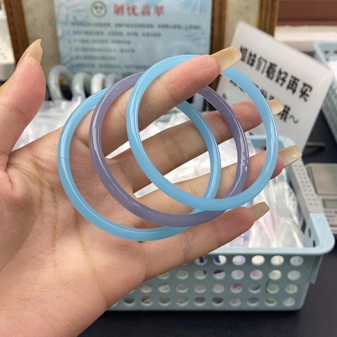 翡翠手镯未镶嵌翡翠手镯