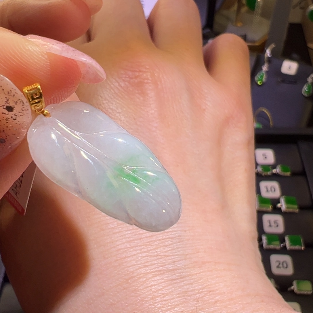 翡翠颈饰18K金镶嵌吊坠