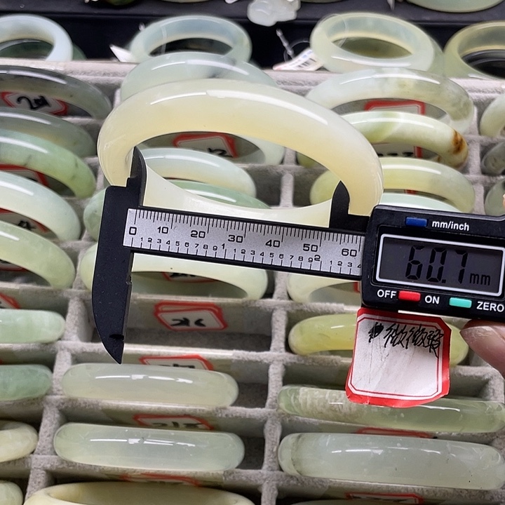 蛇纹石玉未镶嵌手镯216